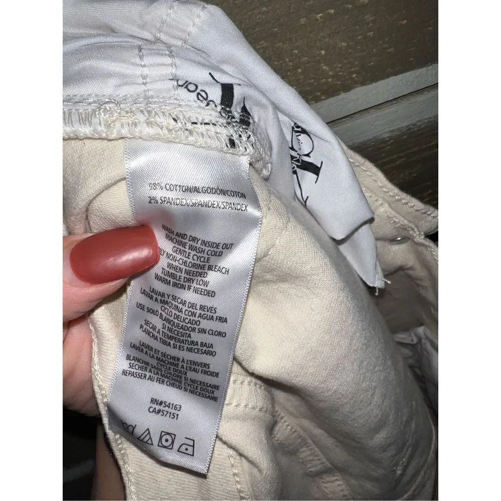 Calvin Klein CK Women's High Rise 90s Fit Straight Leg White Denim Jeans Size 31 - Picture 6 of 6